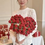 Knitted blanket bouquet with rose flowers-【LOOM-025】 - Image 5