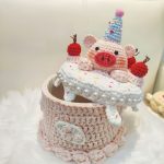 Hand  Crochet Pig Birthday Cake Trinket Box-【LOOM-021】 - Image 4
