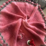 Red Rose Crochet Blanket Bouquet | Heart-Shaped Ombre Throw Gift-【LOOM-002】 - Image 5