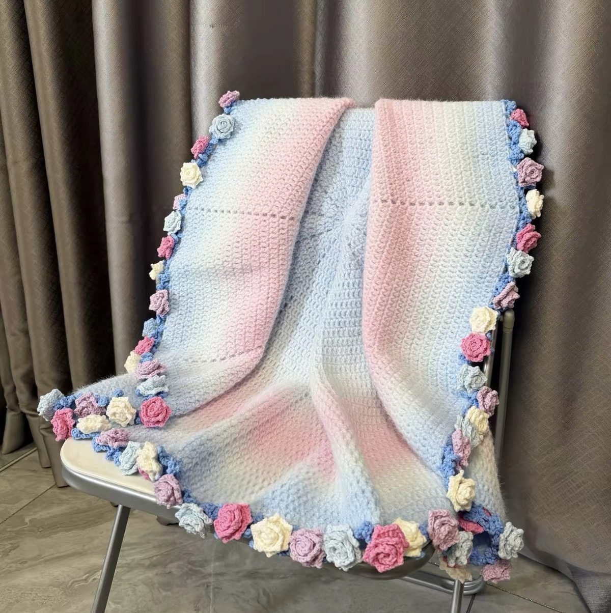 微信图片_20260911001725_1645_57 Handmade Crochet Rose Bouquet Blanket — 2-in-1 Gradient Throw & Forever Rose Bouquet Gift-【LOOM-001】 - Image 1